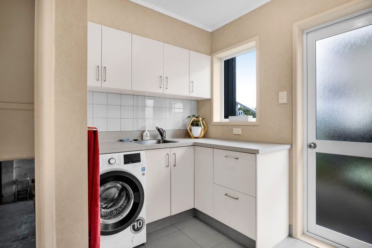 Photo of property in 17 Nevada Drive, Merrilands, New Plymouth, 4312