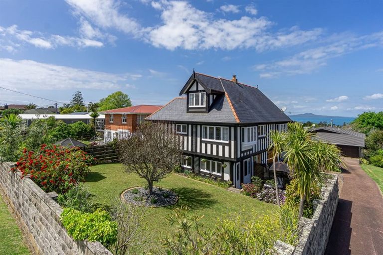 Photo of property in 2/12 Law Street, Torbay, Auckland, 0630