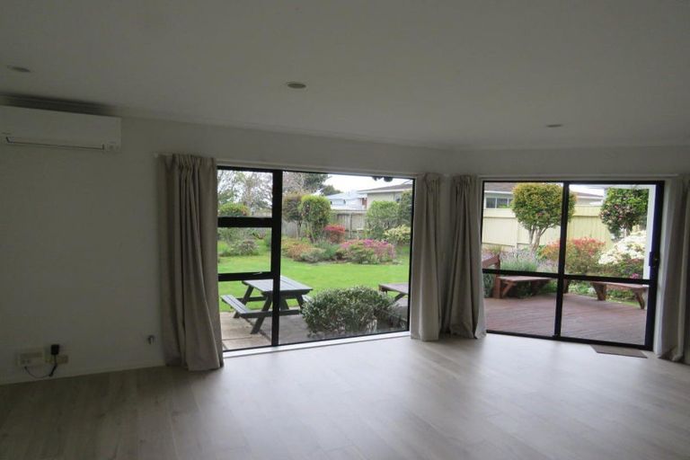 Photo of property in 52 Paynters Avenue, Strandon, New Plymouth, 4312