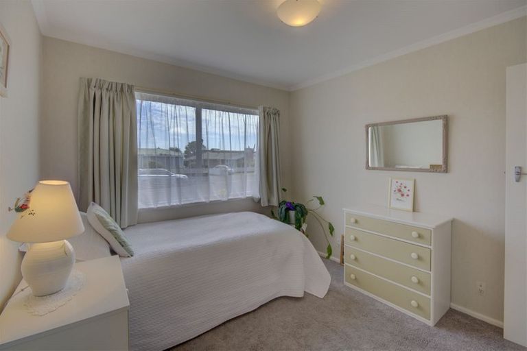 Photo of property in 10 Waratah Street, Avondale, Christchurch, 8061