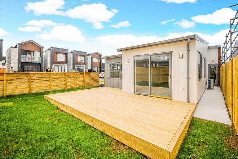 Photo of property in 22 Fredrick Hanson Road, Papakura, 2110