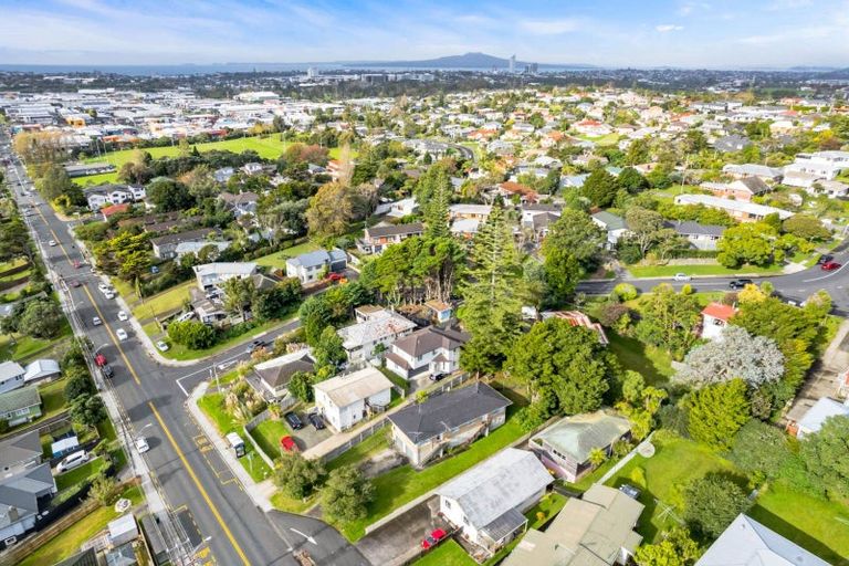 Photo of property in 2/79 Archers Road, Hillcrest, Auckland, 0629