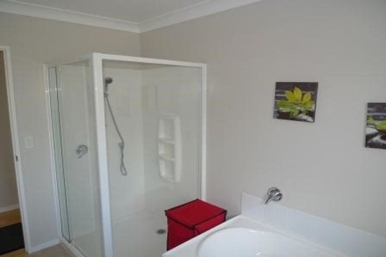 Photo of property in 41 Erlestoke Crescent, Churton Park, Wellington, 6037