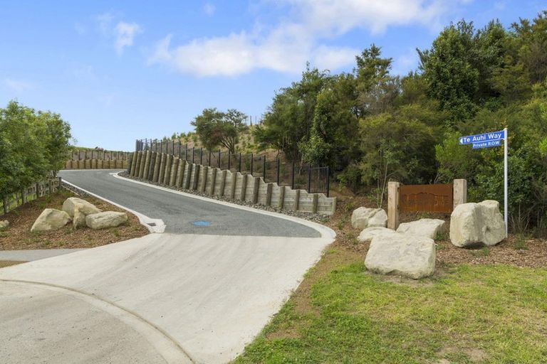 Photo of property in 38 Te Auhi Way, Welcome Bay, Tauranga, 3112