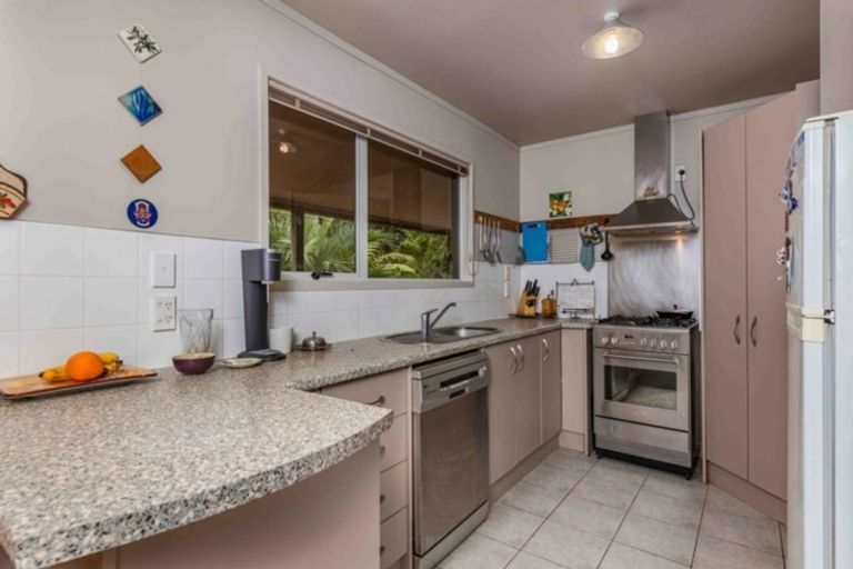 Photo of property in 8 Kaipatiki Rise, Haruru, 0204
