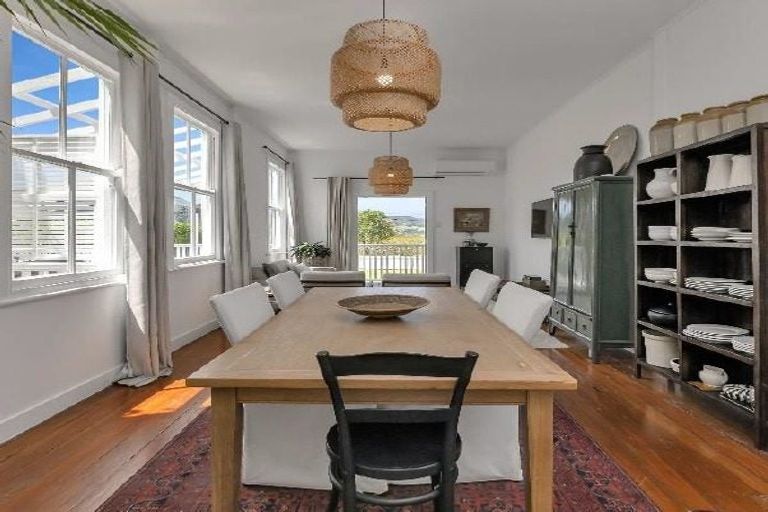 Photo of property in 34 Beach Road, Onerahi, Whangarei, 0110