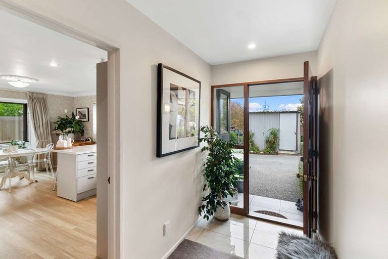 Photo of property in 19a Clipper Place, Redwood, Christchurch, 8051