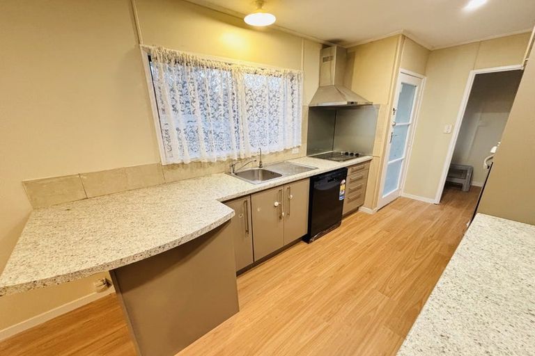 Photo of property in 19 Coey Place, Glen Eden, Auckland, 0602