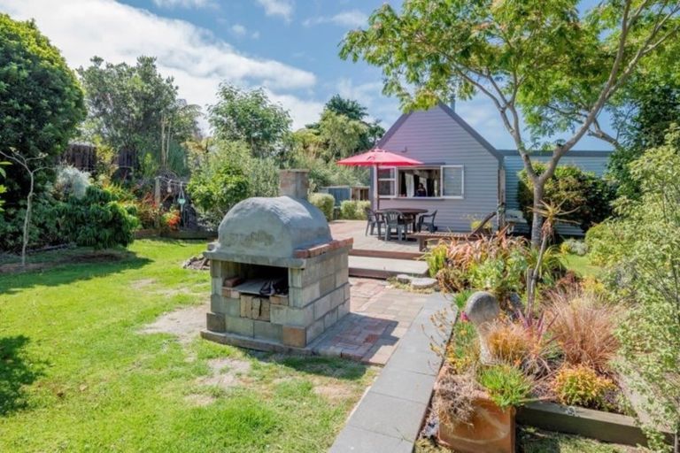 Photo of property in 52a Te Moana Road, Waikanae Beach, Waikanae, 5036