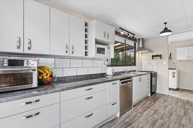 Photo of property in 1/21 Sarajevo Place, Massey, Auckland, 0614