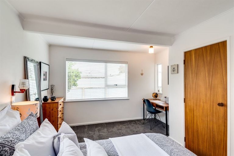 Photo of property in 2/39 Cassino Crescent, Onekawa, Napier, 4110