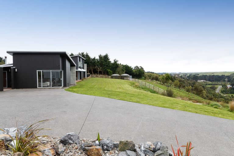 Photo of property in 62 Kereru Drive, Turitea, Palmerston North, 4472