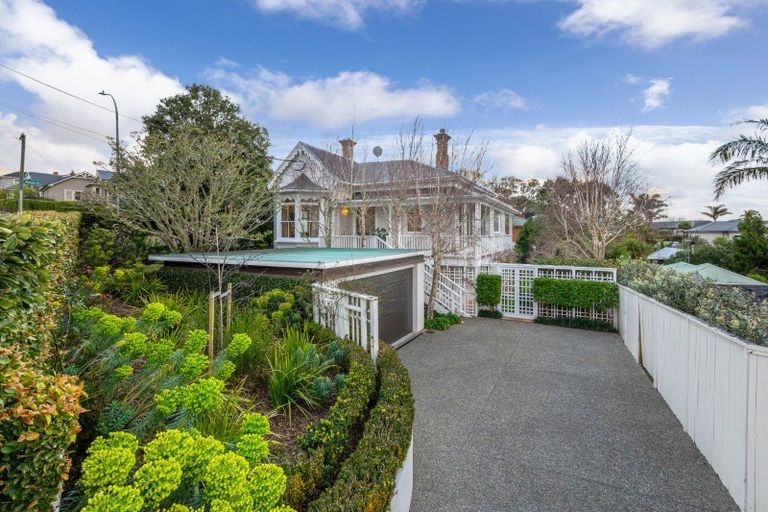 Photo of property in 73 Hinemoa Street, Birkenhead, Auckland, 0626