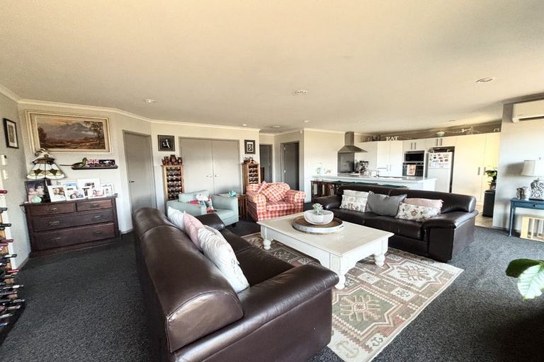 Photo of property in 35 Percy Kinsman Crescent, Riverstone Terraces, Upper Hutt, 5018