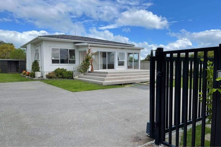 Photo of property in 63a Kiwi Esplanade, Mangere Bridge, Auckland, 2022