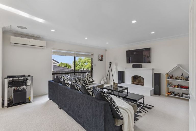 Photo of property in 3 Citation Way, Botany Downs, Auckland, 2010