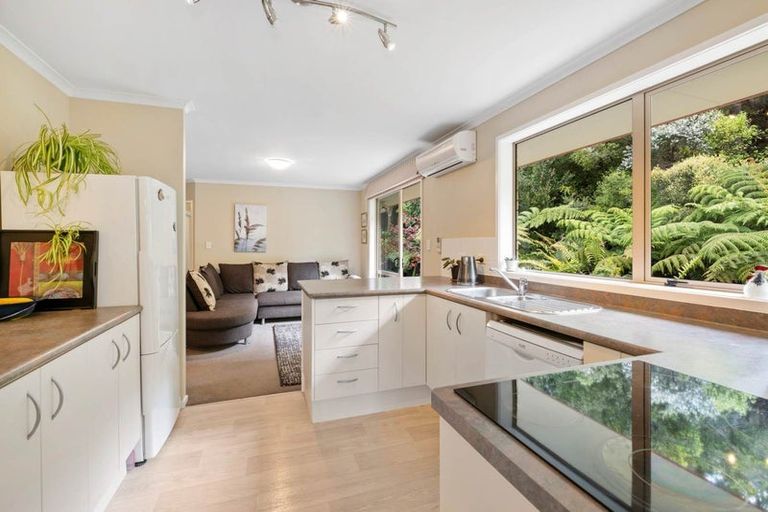 Photo of property in 20 Roberta Crescent, Orewa, 0931