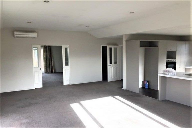 Photo of property in 19 Okuku Place, Hei Hei, Christchurch, 8042
