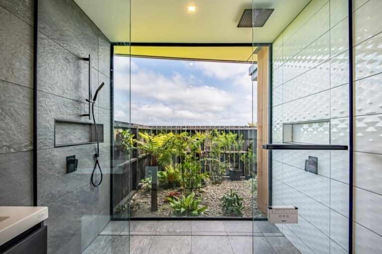 Photo of property in 14 Tuparekura Road, South Head, Helensville, 0874