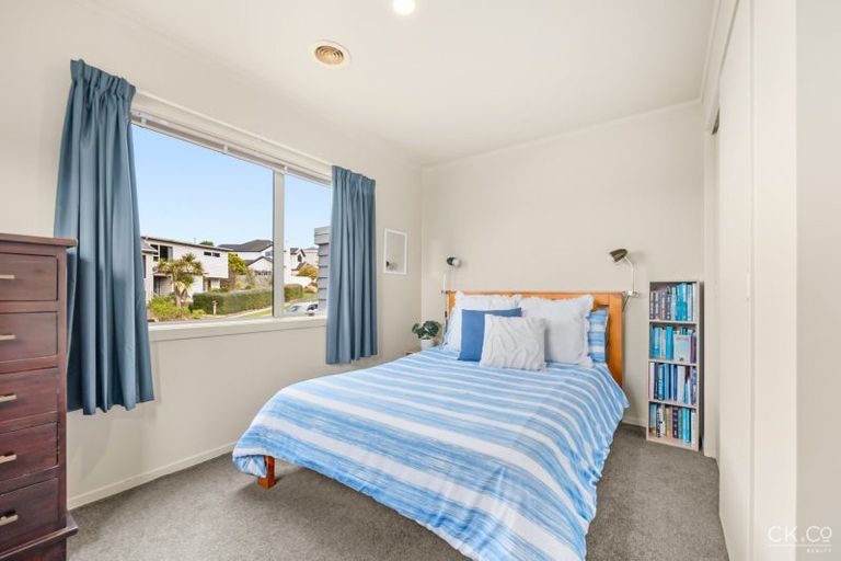 Photo of property in 18 Arahiwi Grove, Tirohanga, Lower Hutt, 5010