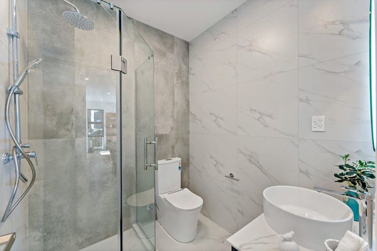 Photo of property in 20 Mara Way, Sunnyvale, Auckland, 0612