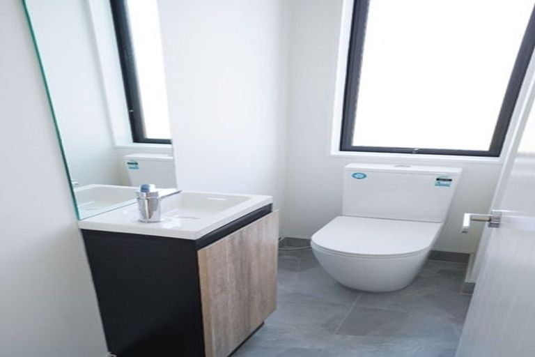 Photo of property in 6/19 Kingdale Road, Henderson, Auckland, 0610