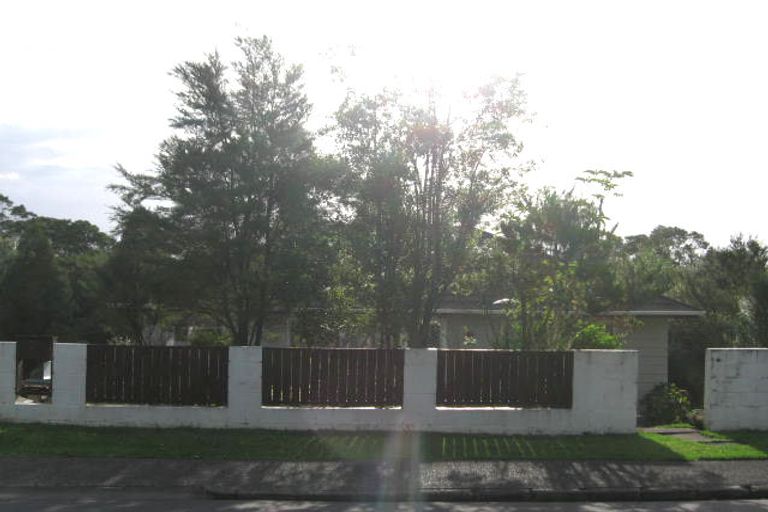 Photo of property in 21 Easter Parade, Glen Eden, Auckland, 0602