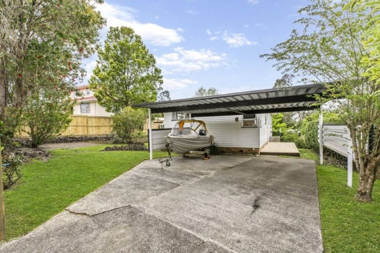 Photo of property in 56 Judkins Crescent, Cockle Bay, Auckland, 2014