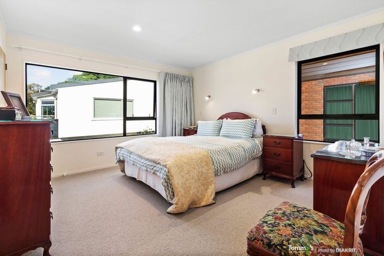Photo of property in 2/378 Evans Bay Parade, Hataitai, Wellington, 6021