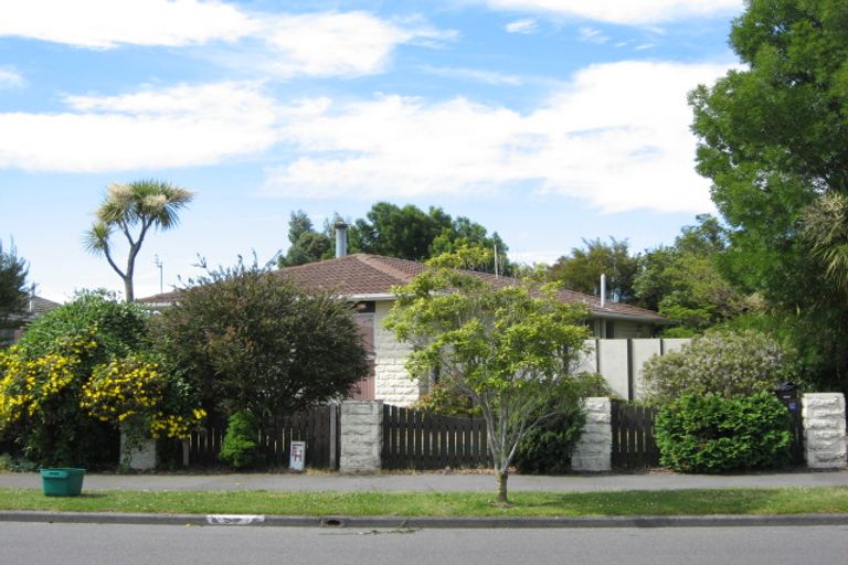 Photo of property in 22 Royal Park Drive, Parklands, Christchurch, 8083
