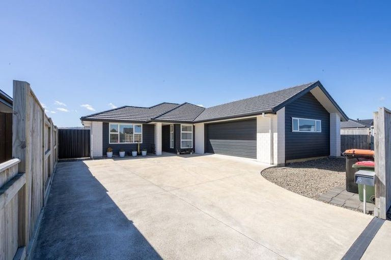 Photo of property in 96 Johnstone Drive, Fitzherbert, Palmerston North, 4410