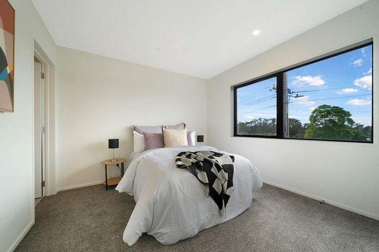 Photo of property in 1/114 Don Buck Road, Massey, Auckland, 0614