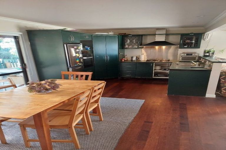 Photo of property in 15 Van Dyke Place, West Harbour, Auckland, 0618