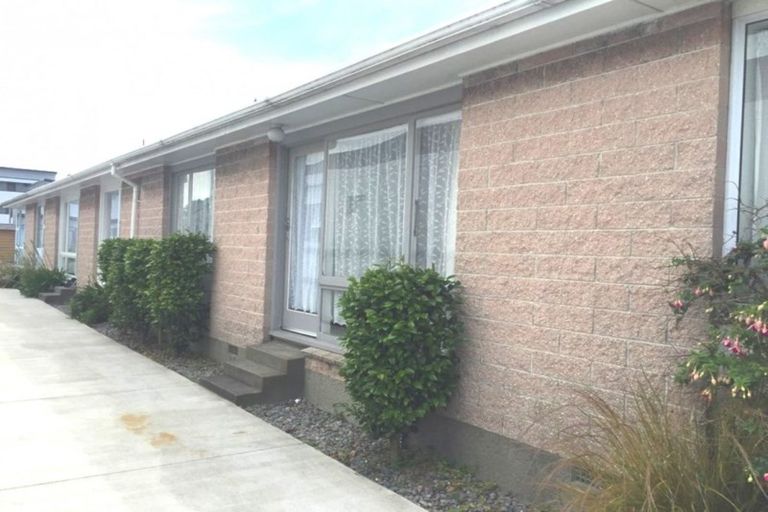 Photo of property in 2/417 Hereford Street, Linwood, Christchurch, 8011