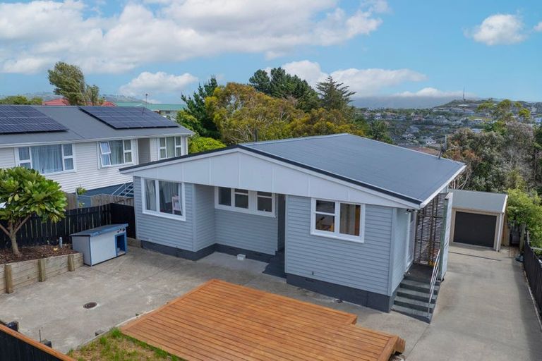 Photo of property in 16 Sasanof View, Ascot Park, Porirua, 5024