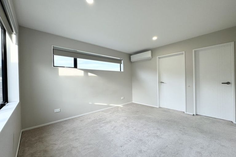 Photo of property in 6c St Catherine Crescent, West Harbour, Auckland, 0618