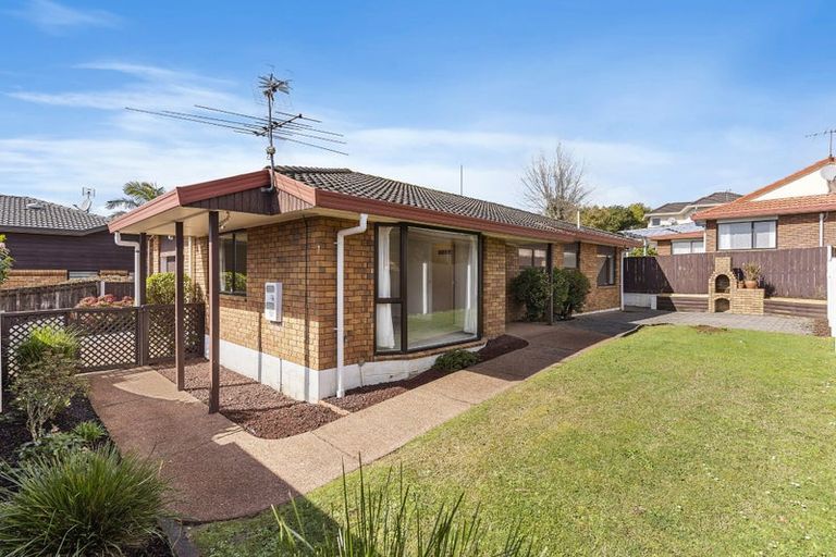 Photo of property in 2/162 Whitford Road, Somerville, Auckland, 2014