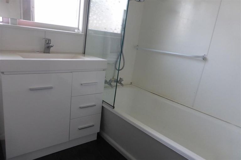 Photo of property in 2/7a Curletts Road, Sockburn, Christchurch, 8042