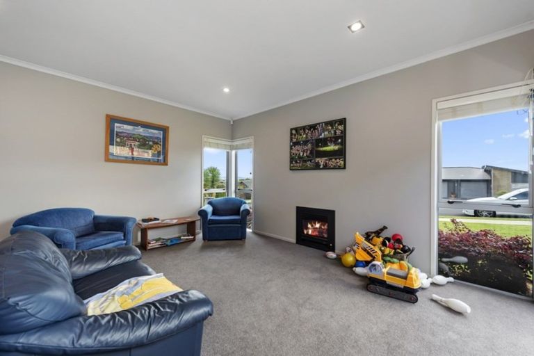 Photo of property in 12 Raddington Way, Huntington, Hamilton, 3210