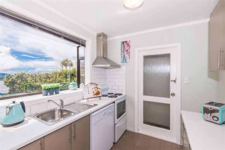 Photo of property in 9a Colchester Crescent, Newlands, Wellington, 6037