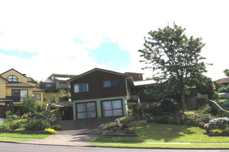 Photo of property in 22 Unsworth Drive, Unsworth Heights, Auckland, 0632