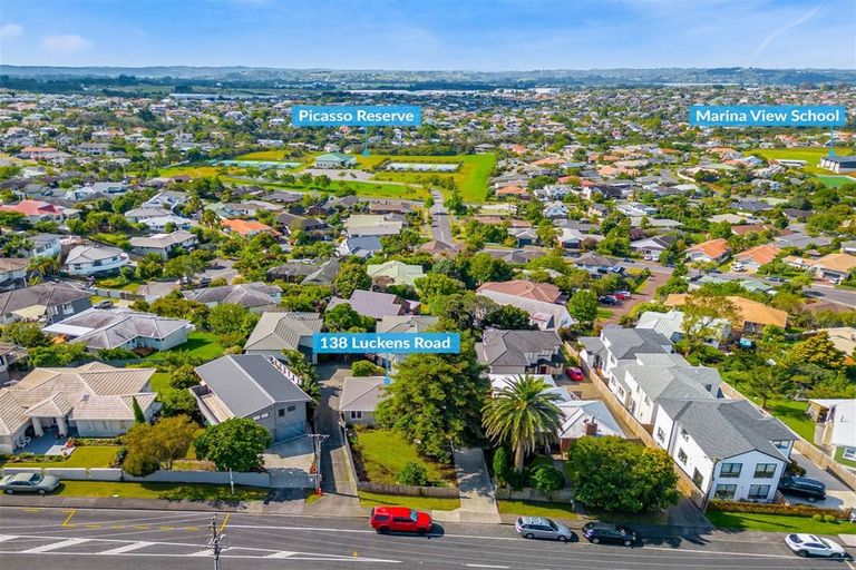 Photo of property in 138 Luckens Road, West Harbour, Auckland, 0618