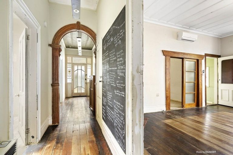 Photo of property in 43 Military Road, Northland, Wellington, 6012