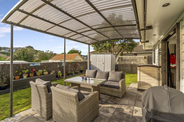 Photo of property in 1 Waiuta Street, Titahi Bay, Porirua, 5022