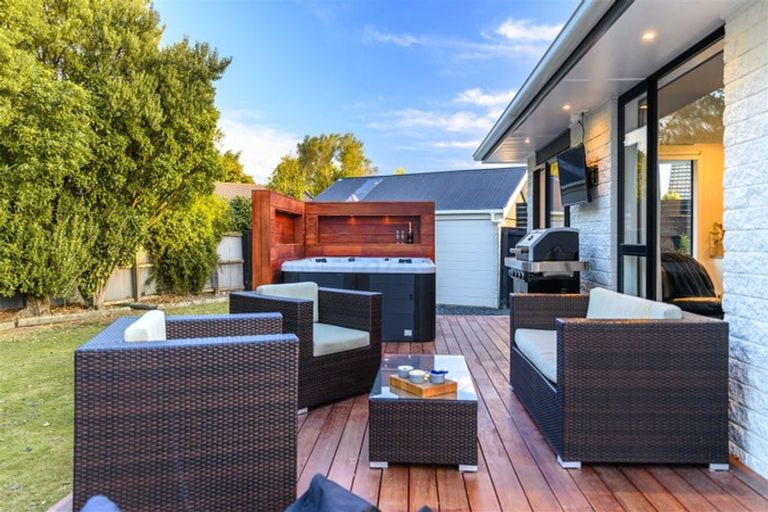 Photo of property in 6 Bidwell Place, Hillmorton, Christchurch, 8025