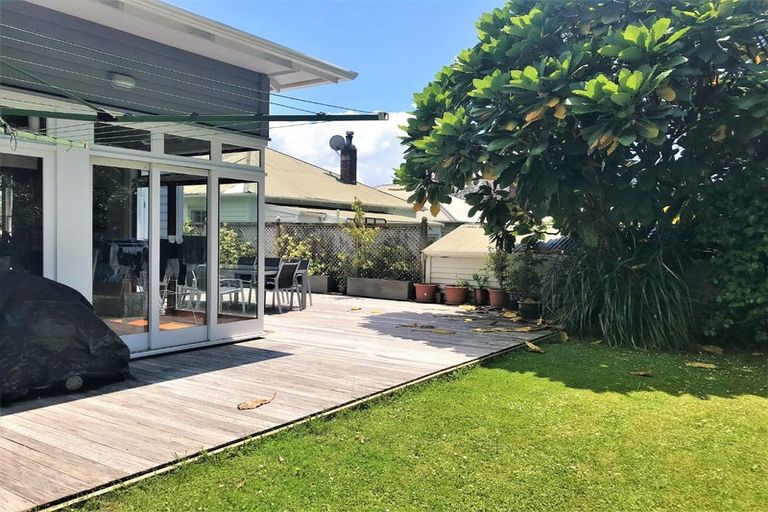 Photo of property in 74 Esplanade Road, Mount Eden, Auckland, 1024