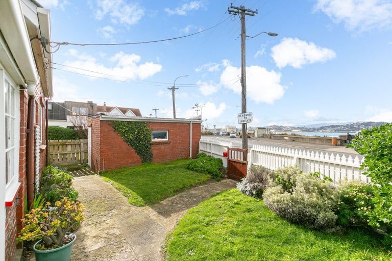 Photo of property in 230 Queens Drive, Lyall Bay, Wellington, 6022