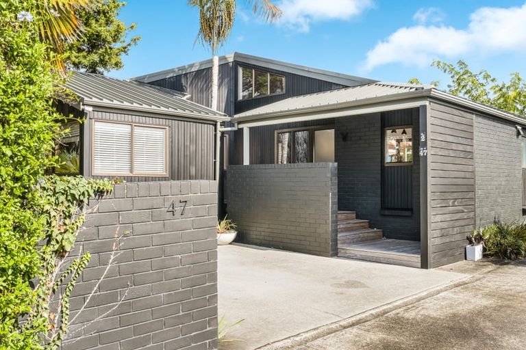 Photo of property in 2/47 Shakespeare Road, Milford, Auckland, 0620