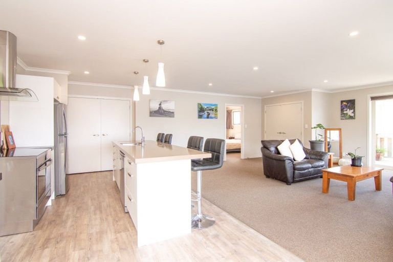 Photo of property in 9 Ruapehu Drive, Fitzherbert, Palmerston North, 4410