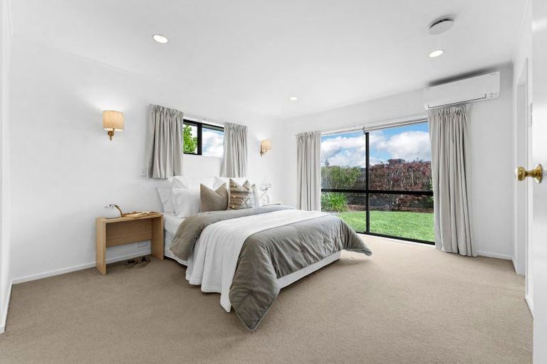 Photo of property in 12 Paradise Place, Pakuranga Heights, Auckland, 2010